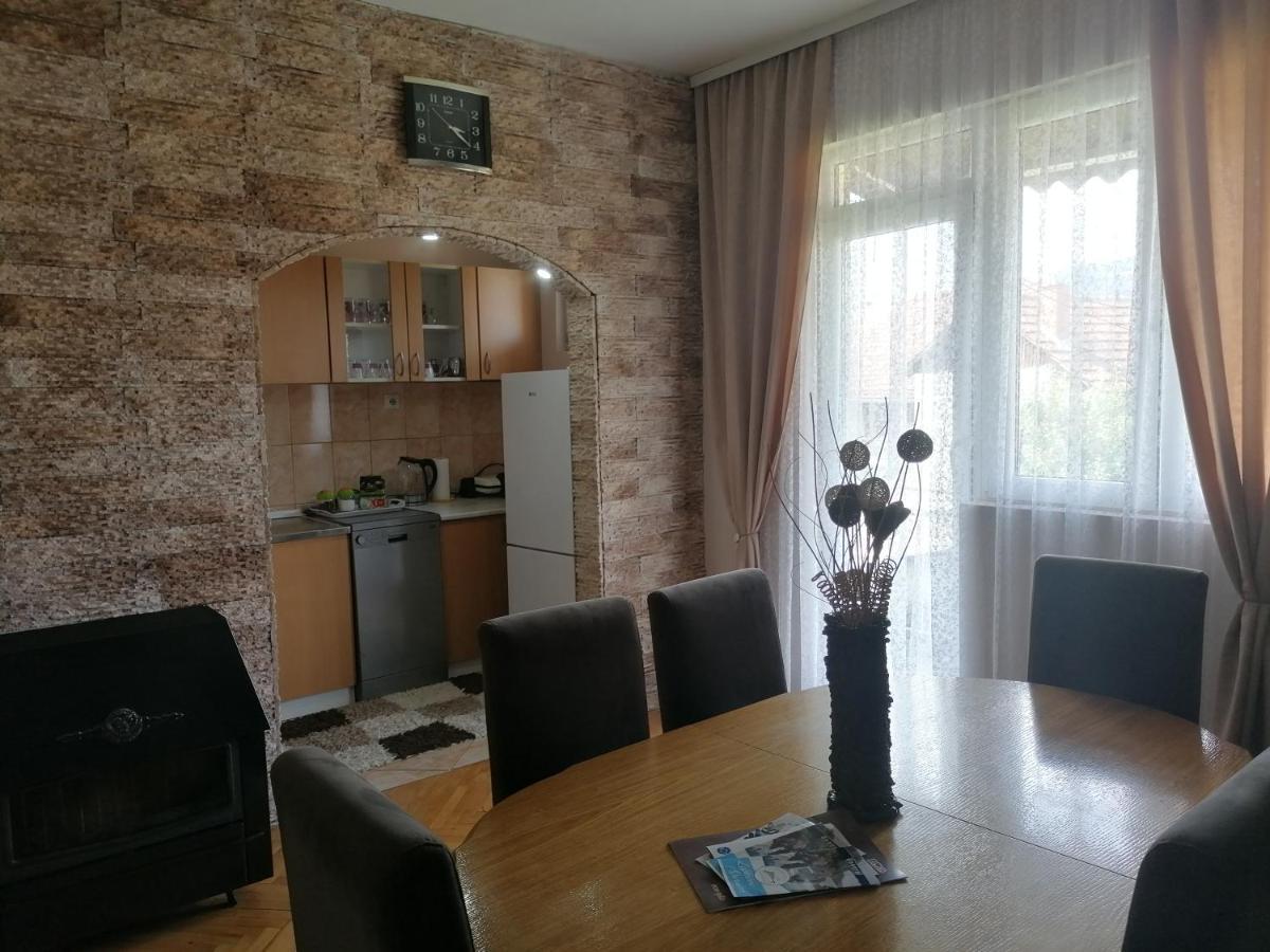 Apartman ,,Milica" Donji Milanovac Buitenkant foto
